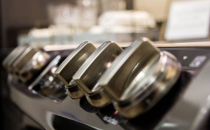 Jak zareagować gdy lodówka przestaje prawidłowo utrzymywać temperaturę, a pralka przecieka?